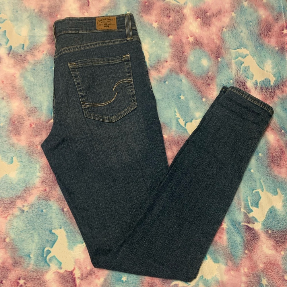 Blue Levi Signature Totally shaping Skinny Jeans Size W28 L32